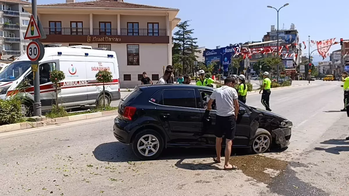 Bursa'da Kafa Kafaya Çarpışma: 4 Yaralı