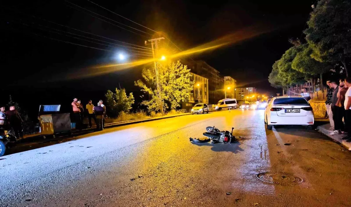 Malatya'da Otomobil ile Motosiklet Çarpıştı: 25 Yaşındaki Sürücü Hayatını Kaybetti