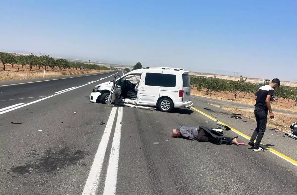 Birecik'te Trafik Kazası: 1'i Ağır 2 Yaralı