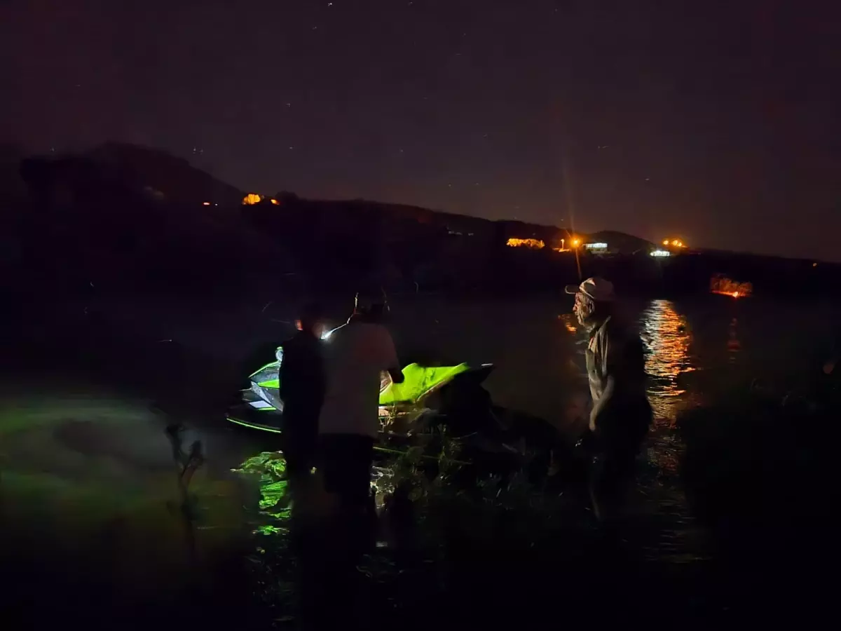 Bingöl'de Yükselen Sular Mahsur Kalan 4 Kişiyi Jet Ski ile Kurtardı