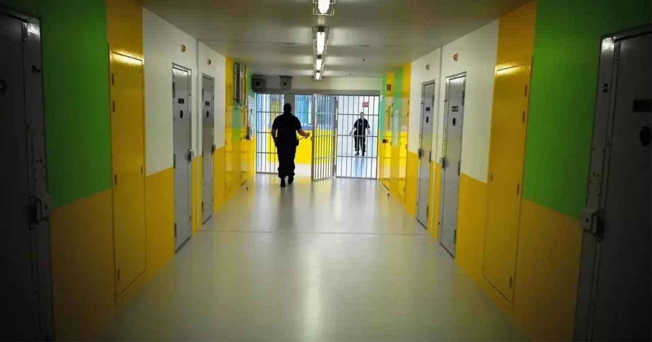 Fransa'da Mahkum, Tahliye Olan Arkadaşının Valizinde Firar Etti