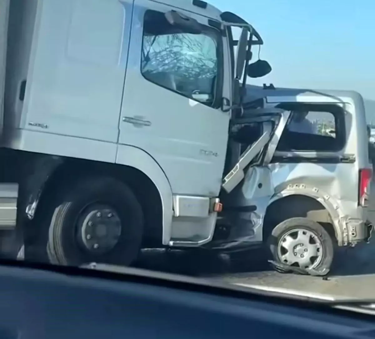 İzmir'de Trafik Kazası: Bir Kişi Hayatını Kaybetti