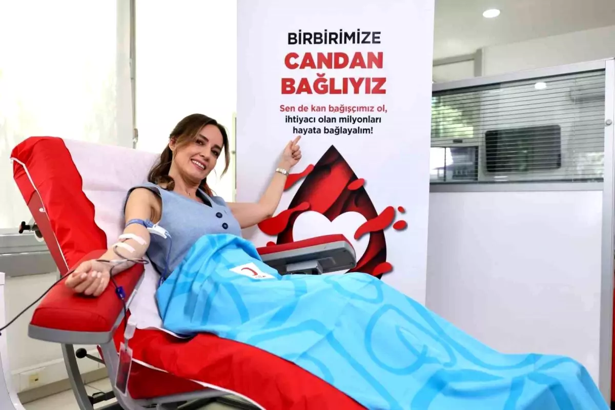 Ünlüler Kan Bağışıyla Umut Oluyor: Türk Kızılay'a Destek Yağmuru!