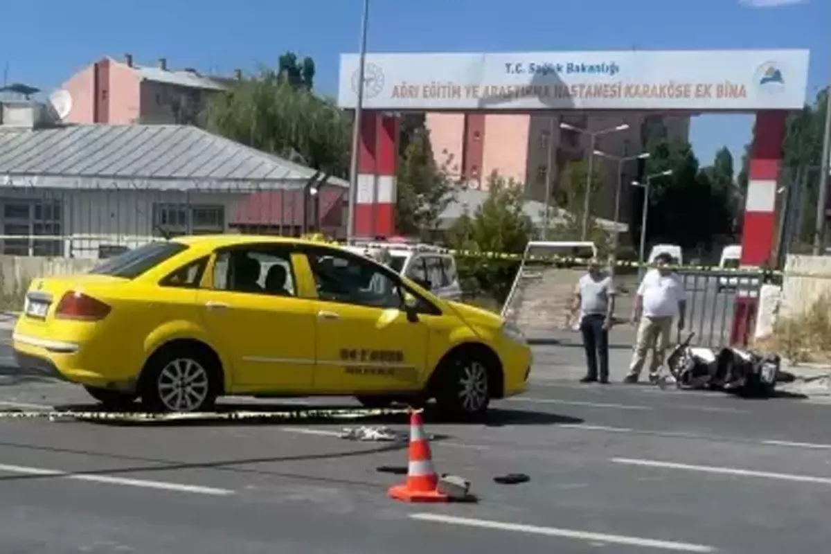 Ağrı'da korkunç kaza! Motosiklet sürücüsü ve eşi hayatını kaybetti