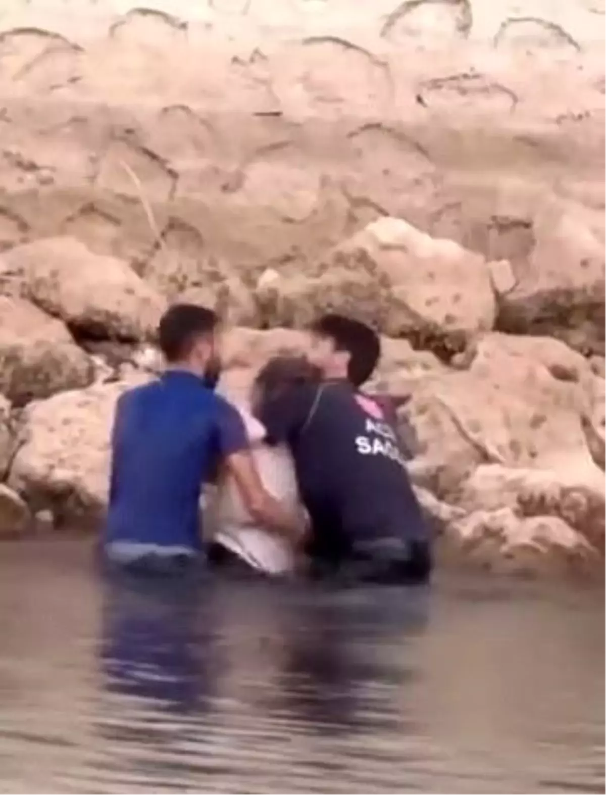 Adıyaman'da Gölete Düşen Kadın Kurtarıldı