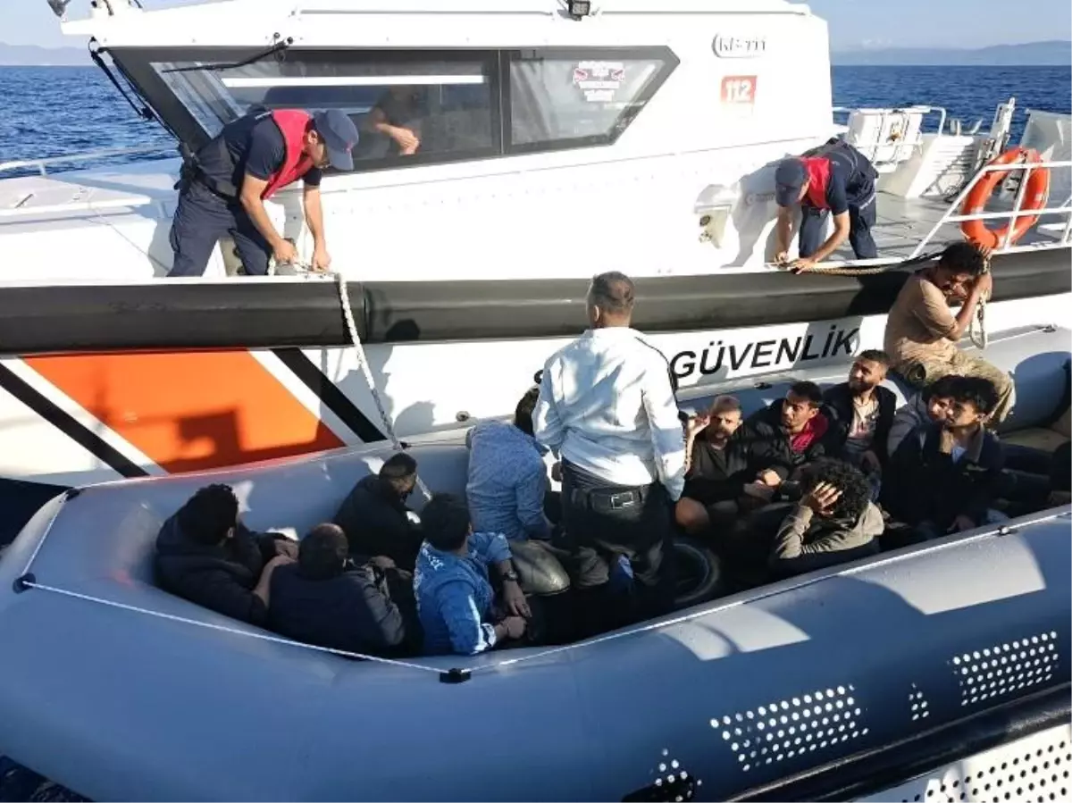 Ayvalık Açıklarında 16 Düzensiz Göçmen Yakalandı