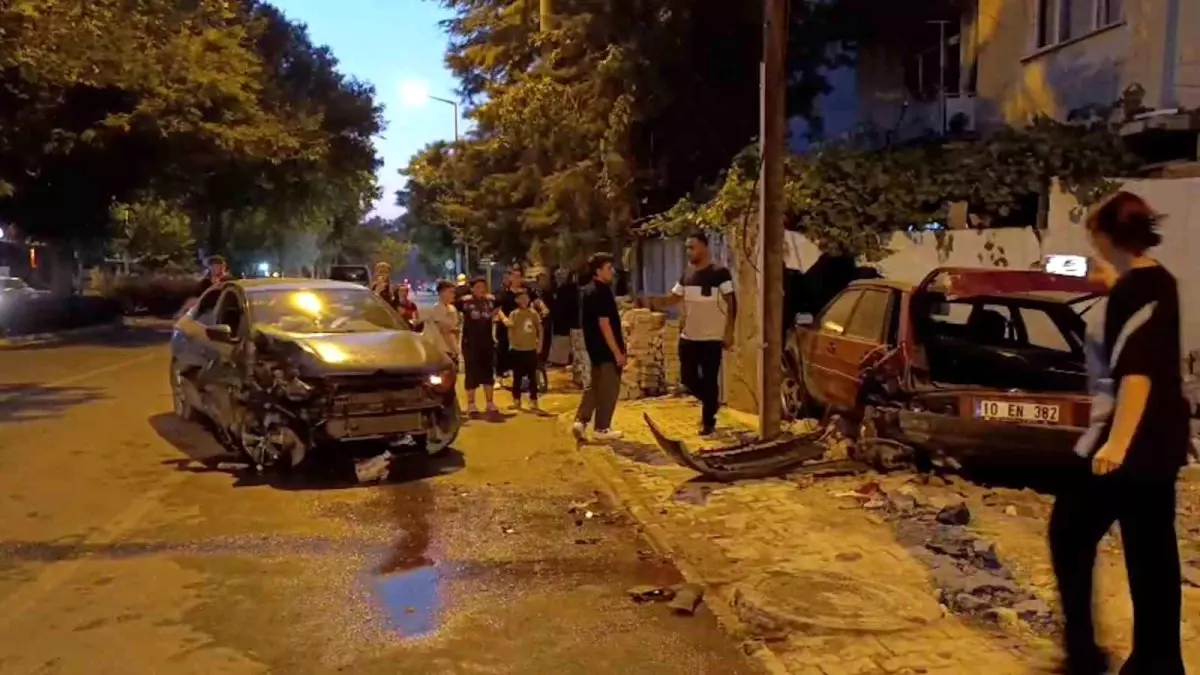 Konya'da Bisikletli Çocuğa Çarpma Tehlikesi, Otomobil Park Halindeki Araca Çarptı
