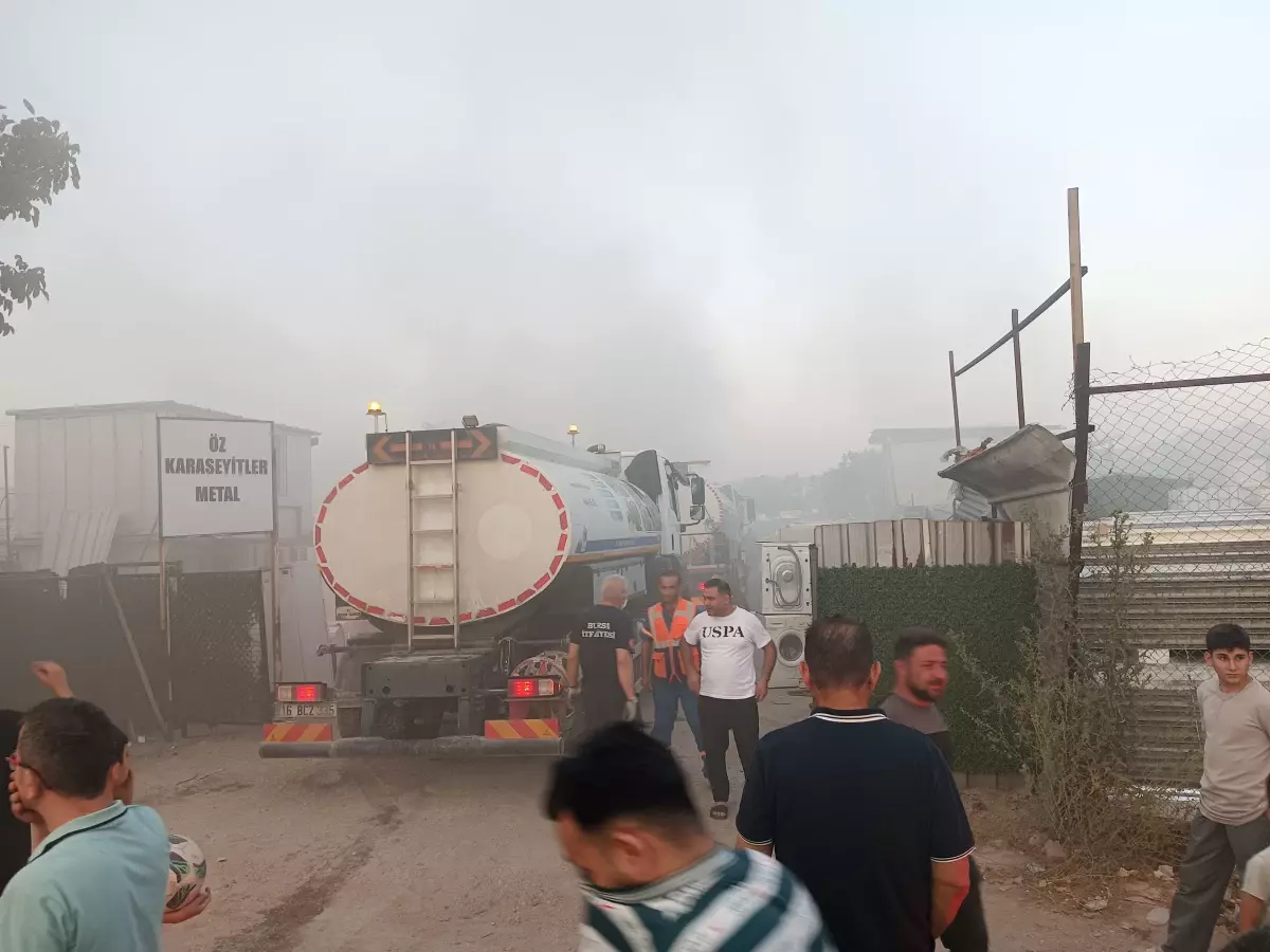 Bursa'da Geri Dönüşüm Tesisinde Yangın Çıktı
