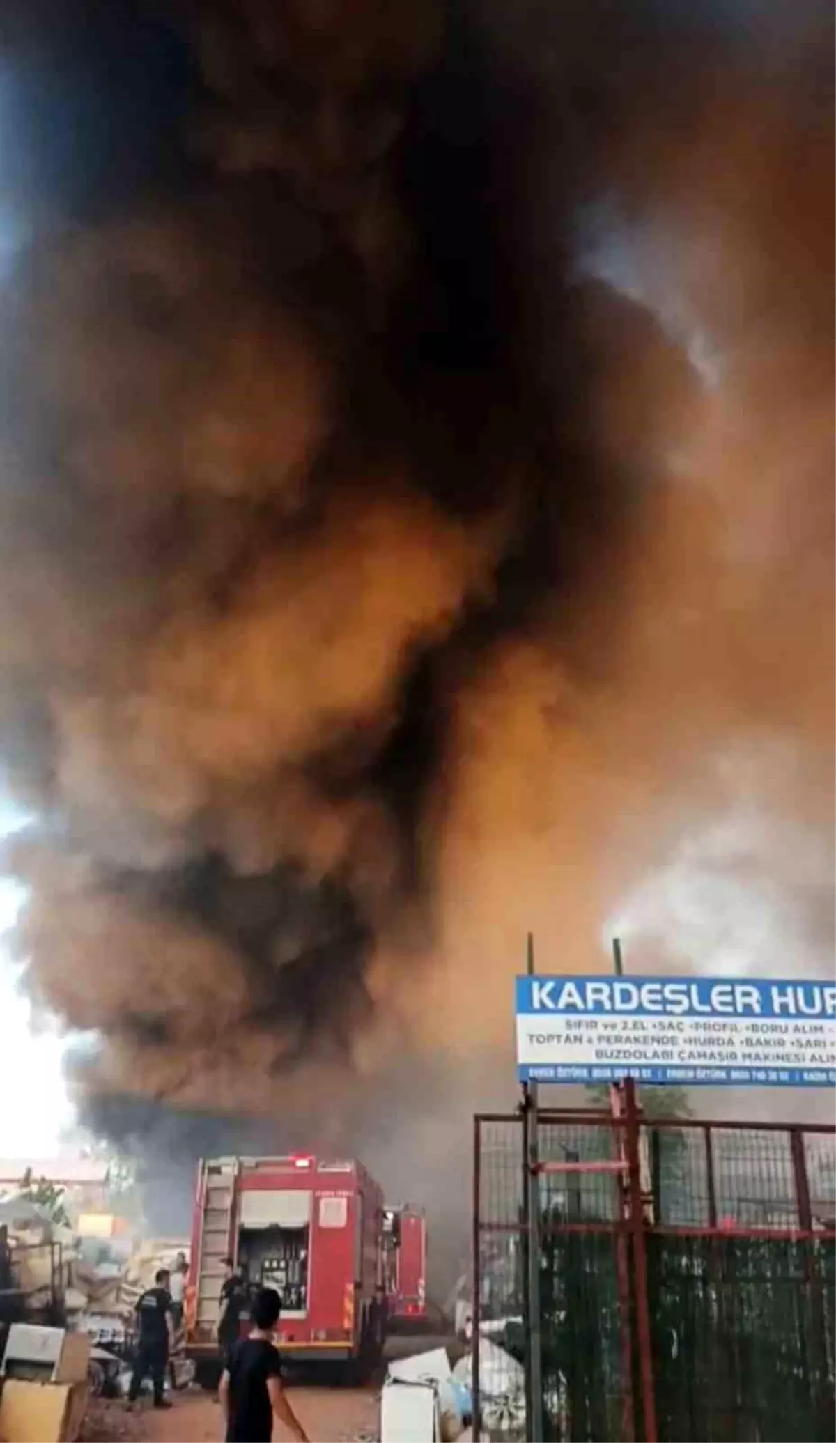 Bursa'da Geri Dönüşüm Tesisinde Yangın