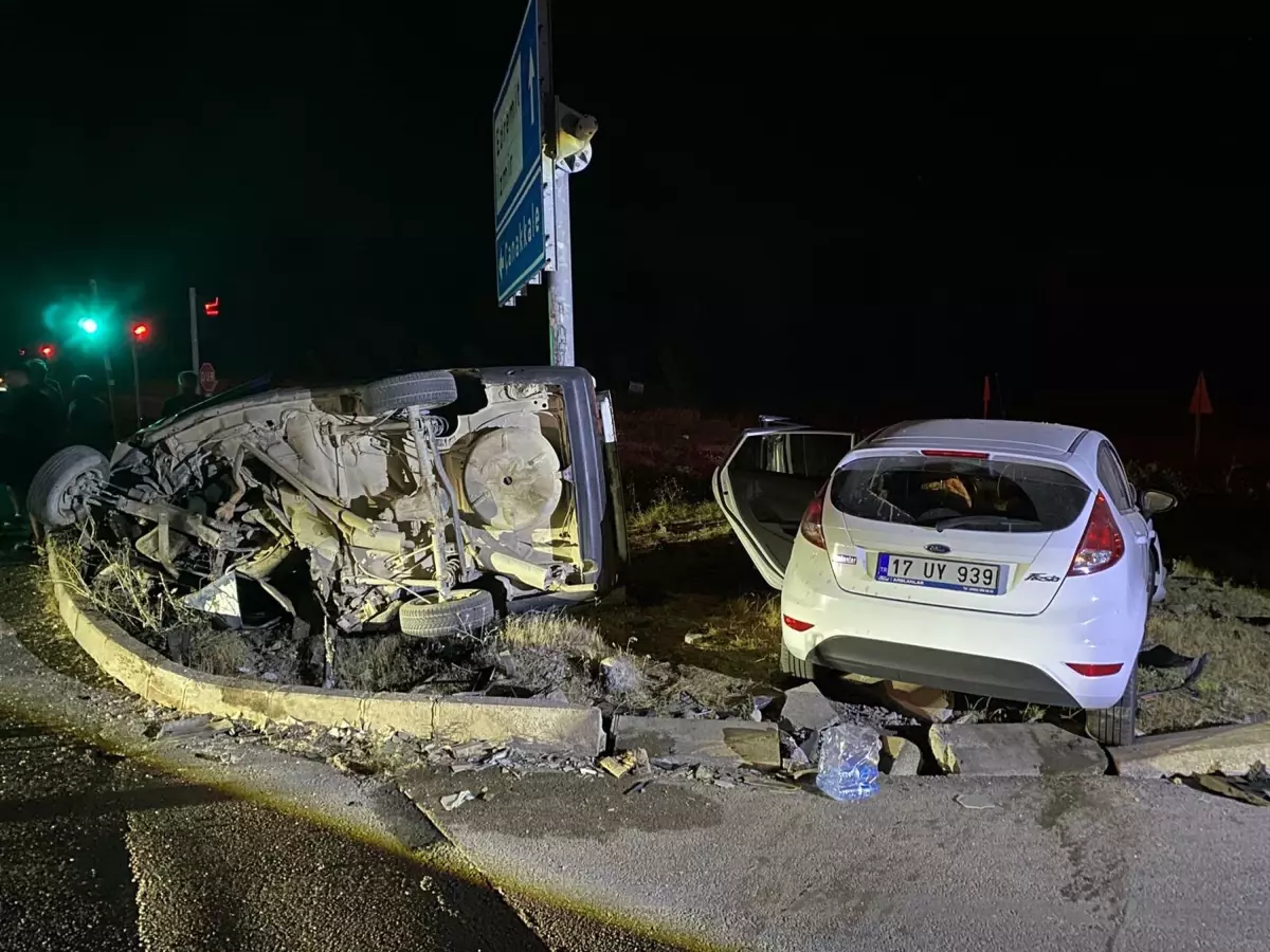 Çanakkale'de Kavşakta Feci Kaza: 1'i Ağır 3 Yaralı