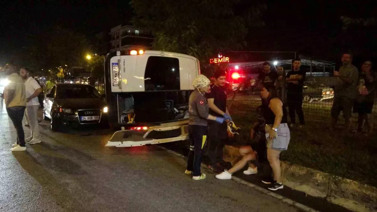 Antalya'da Alkollü Sürücüyle Minibüs Kazası: Yaralı Yok