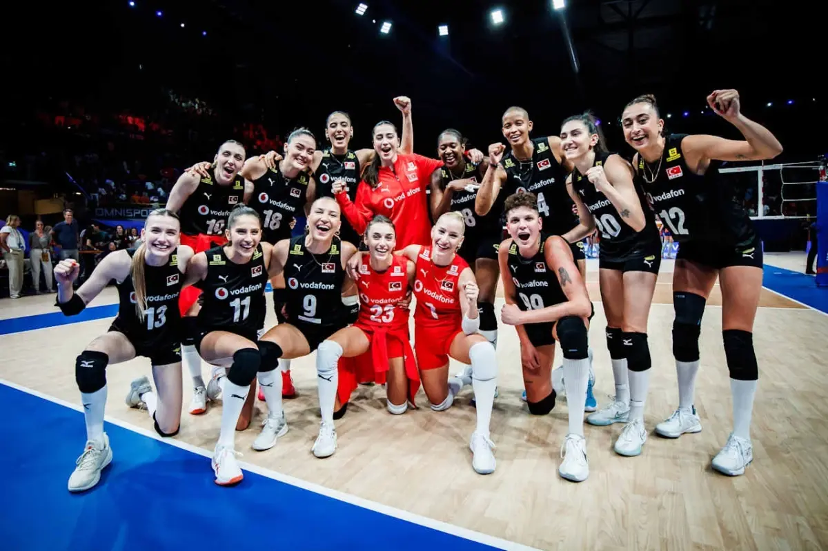 A Milli Kadın Voleybol Takımı, Japonya ile Çeyrek Finale Yükseldi