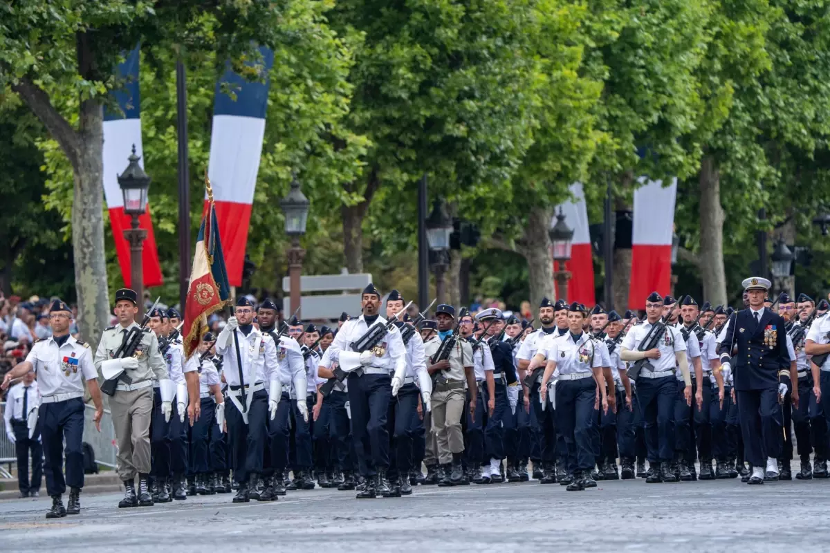 Bastille Günü Paris'te Coşkuyla Kutlandı