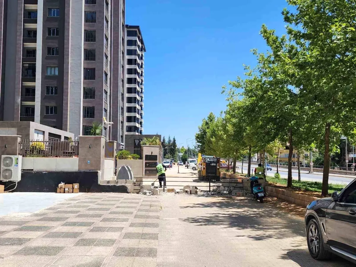 Gaziantep'te kapanan yol iki bina arasında krize neden oldu