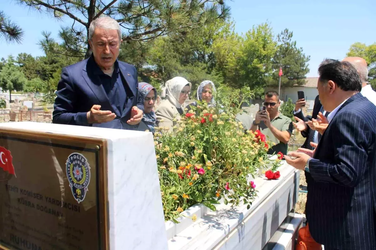 Hulusi Akar: 'El birliğiyle çalışarak Terörsüz Türkiye'yi hep beraber inşa edeceğiz'