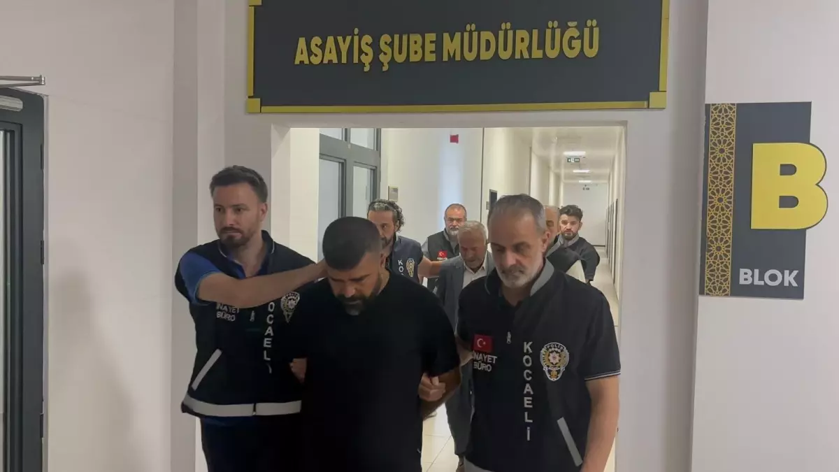 Kartepe'de Amca, Yeğenlerini Tabancayla Vurarak Öldürdü