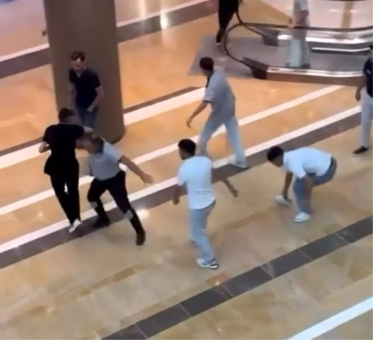 Kahramanmaraş'ta Piazza AVM'de Gruplar Arasında Kavga