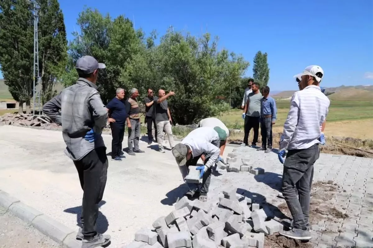 Kaymakam Ekinci, Bulakbaşı Köyü'nde Parke Yol Çalışmalarını İnceledi