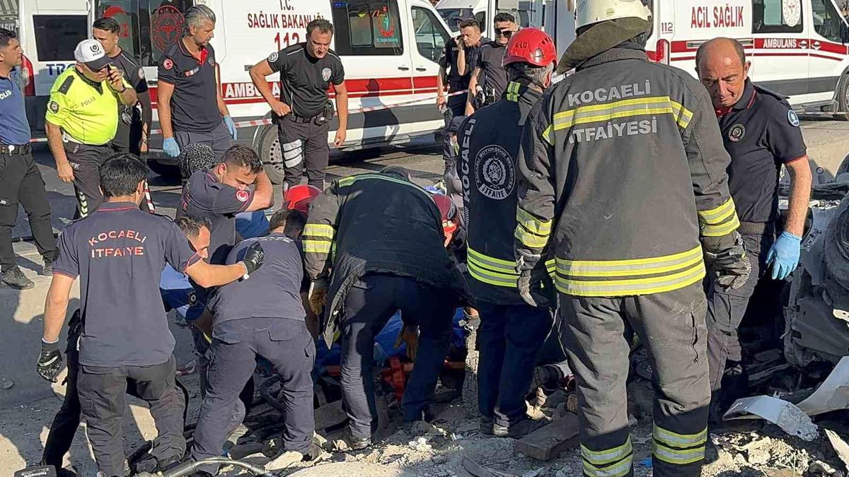 D-100 Karayolu'nda Feci Kaza: 5 Ölü, 1 Yaralı