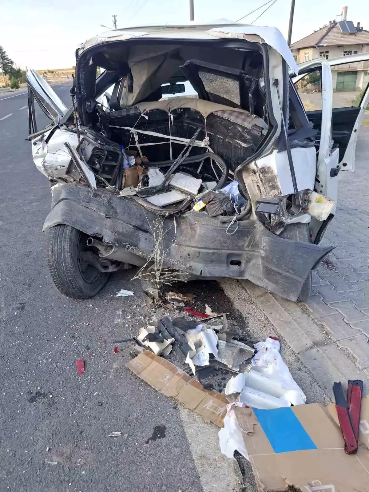 Konya'da Minibüs ile Otomobil Çarpıştı: 3 Yaralı