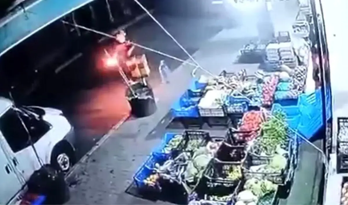 Küçükçekmece'de Markete Molotofkokteyli Atıldı