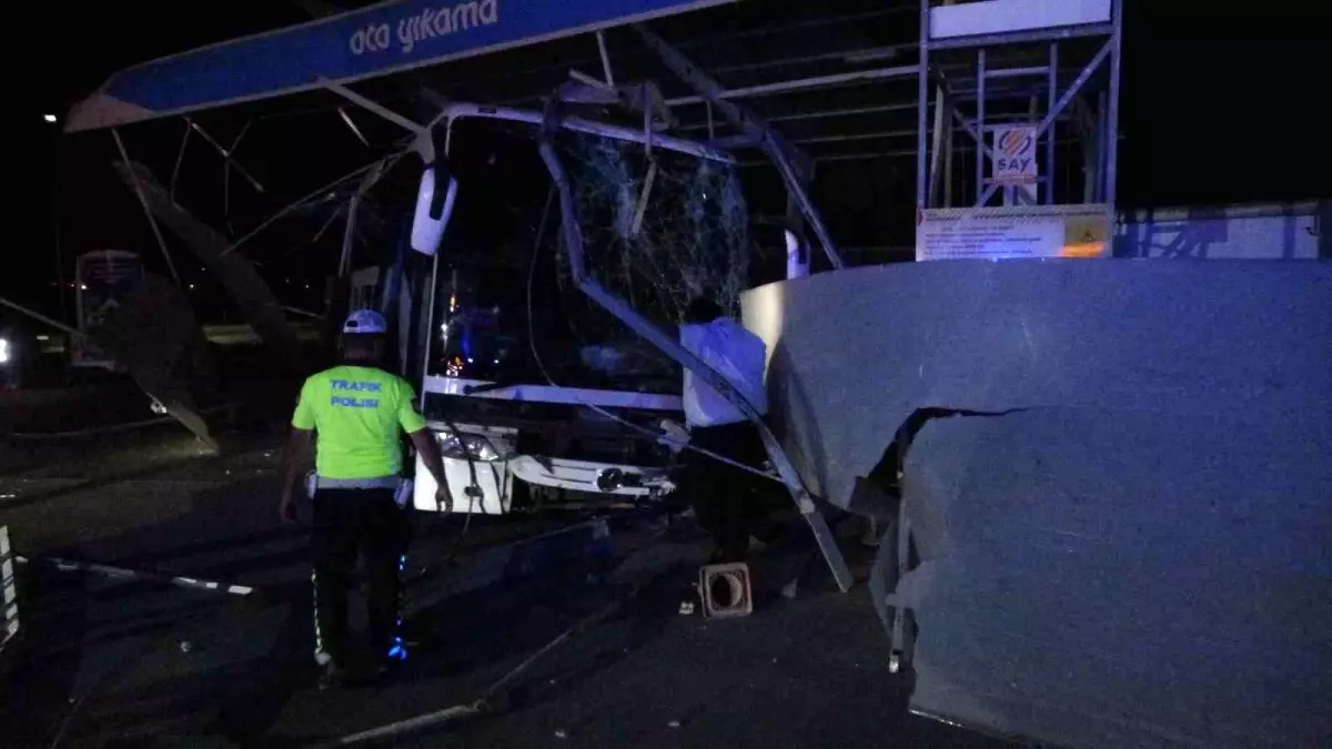 Malatya'da Yolcu Otobüsü Kaza Yaptı: 8 Yaralı
