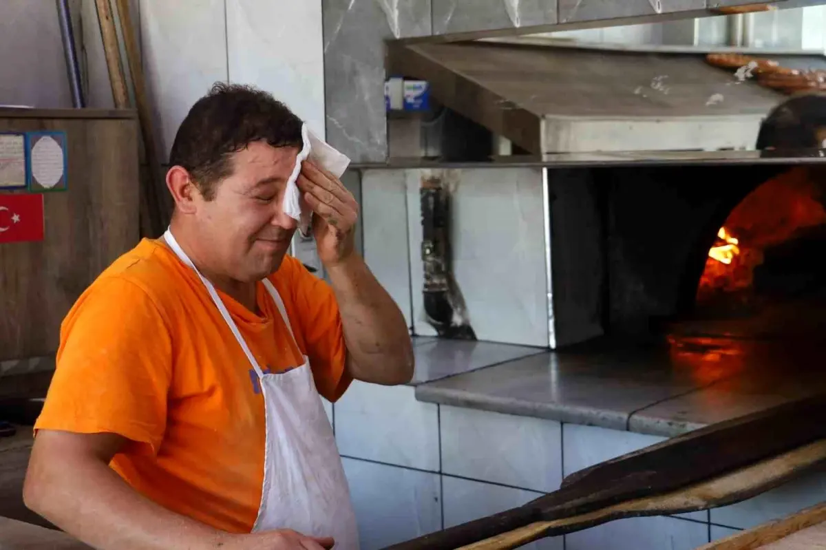 Fırın Ustaları Sıcaktan Etkilenmiyor: 250 Derecelik Sıcaklığa Alıştılar