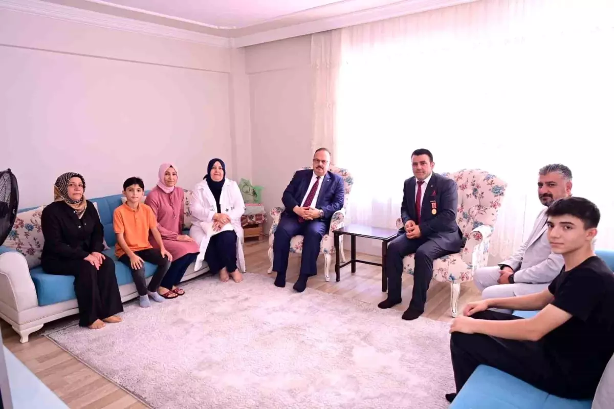 Vali Canbolat, 15 Temmuz'un yıldönümünde şehit aileleri ve gazileri unutmadı