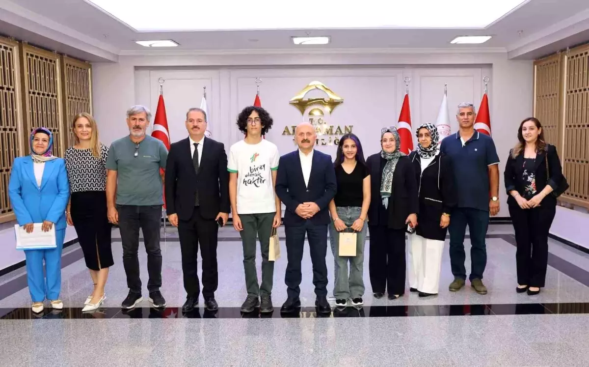 Adıyaman Valisi başarılı öğrencileri kutladı
