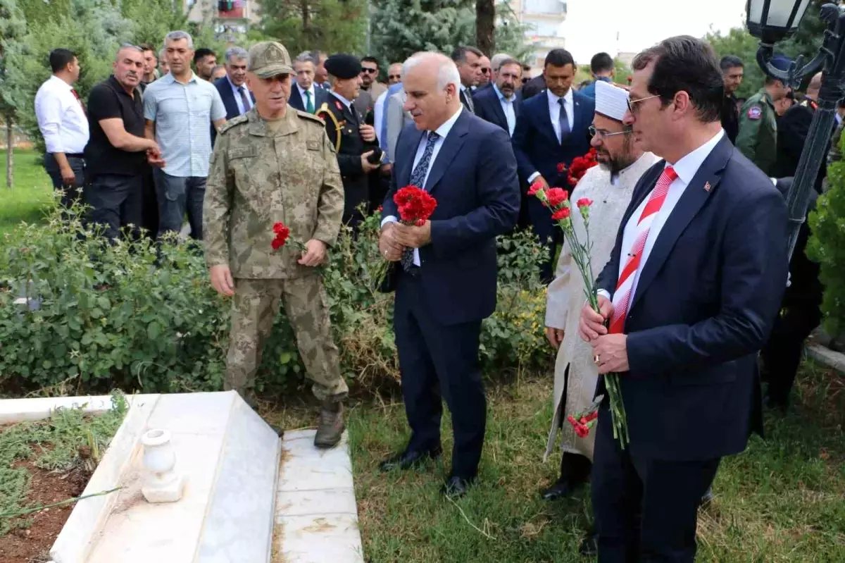 15 Temmuz şehitleri Diyarbakır'da dualarla anıldı