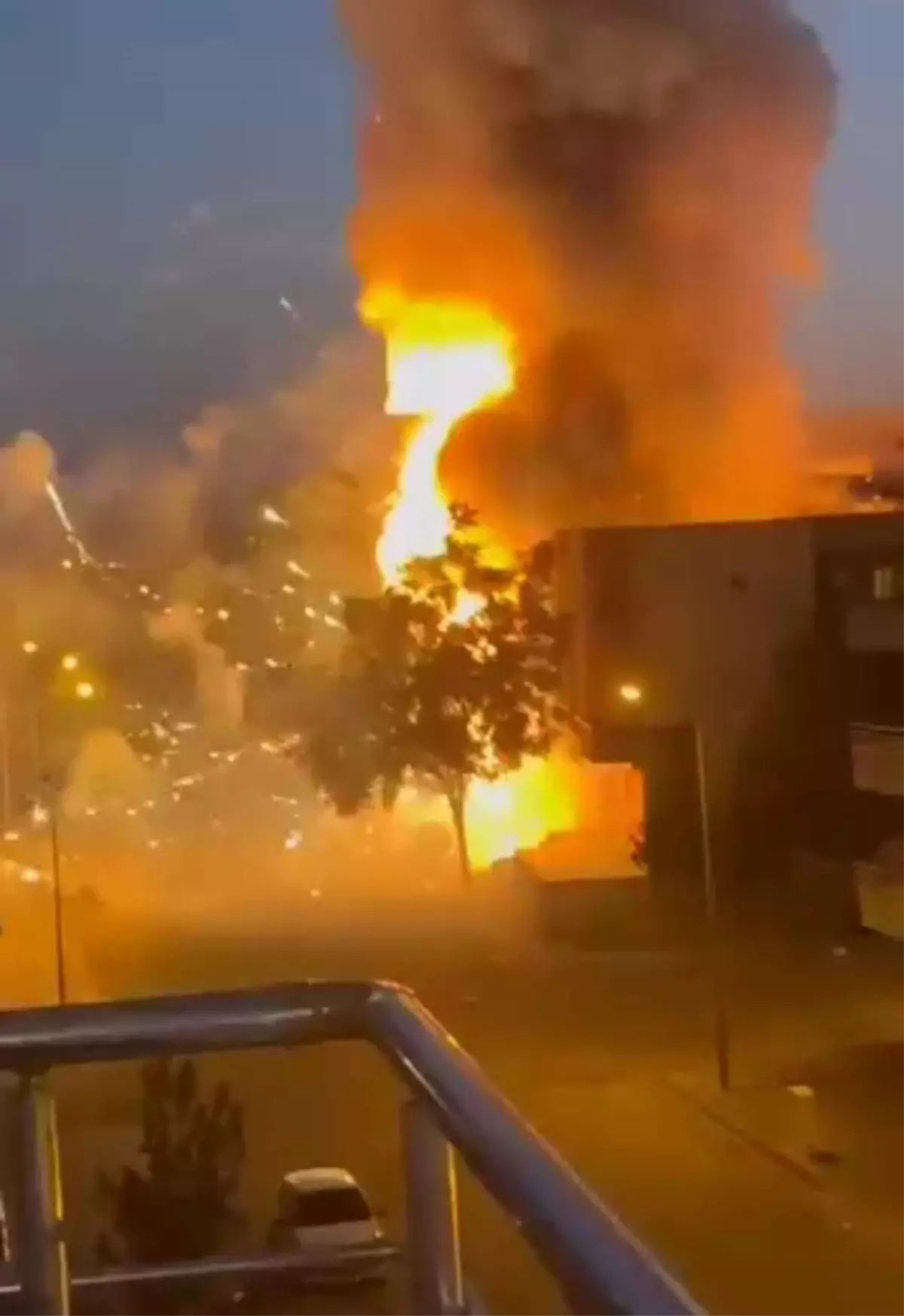 Batman'da Düğün Malzemeleri Satan İş Yerinde Yangın Çıktı