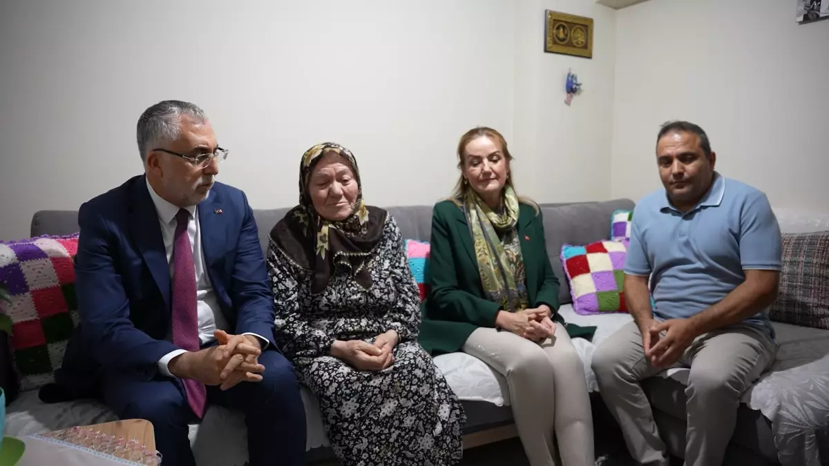 Bakan Işıkhan, 15 Temmuz Şehidi Yakup Kozan'ın Ailesini Ziyaret Etti