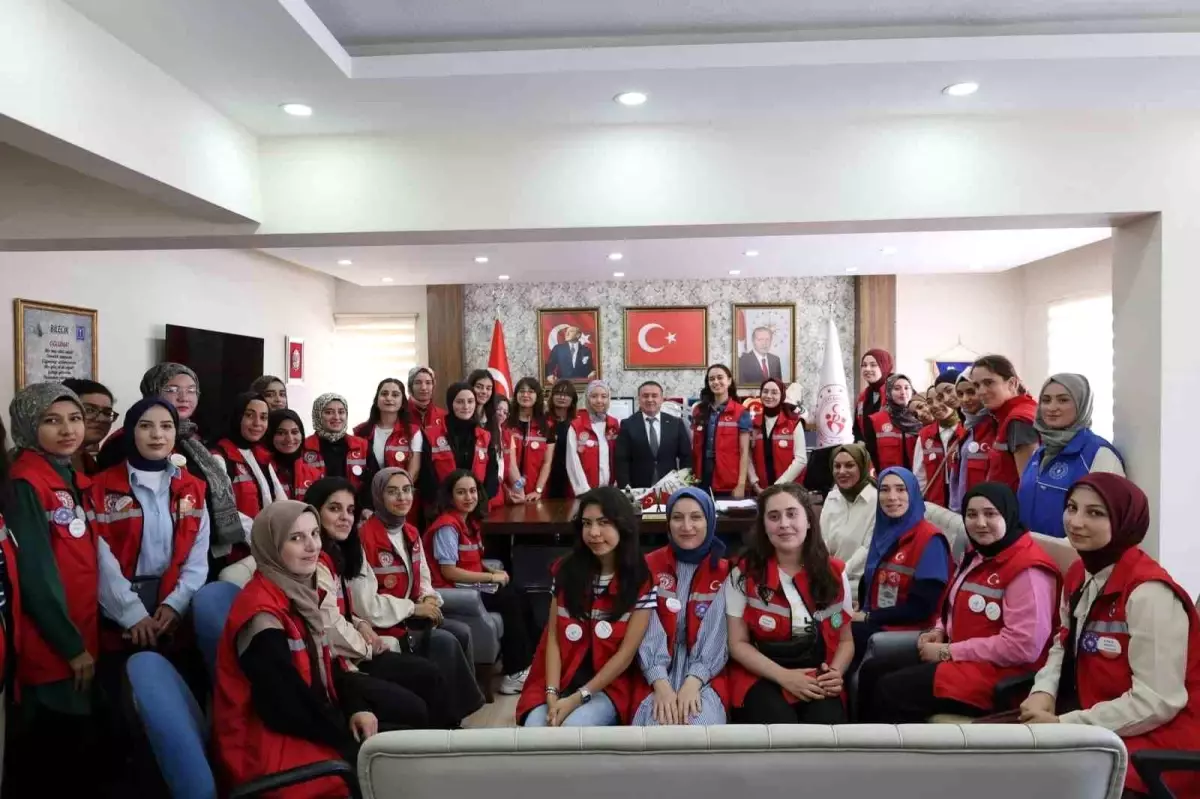 Bilecik'te 'Damla Gönüllülük' Projesi Kapsamında 40 Genç Bir Araya Geldi