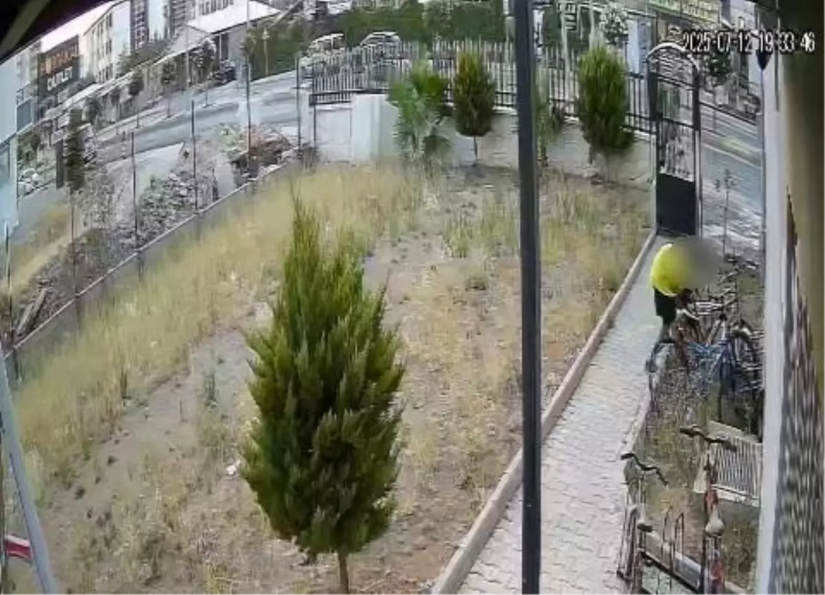 Adıyaman'da Park Halindeki Bisikletlerden Parça Hırsızlığı