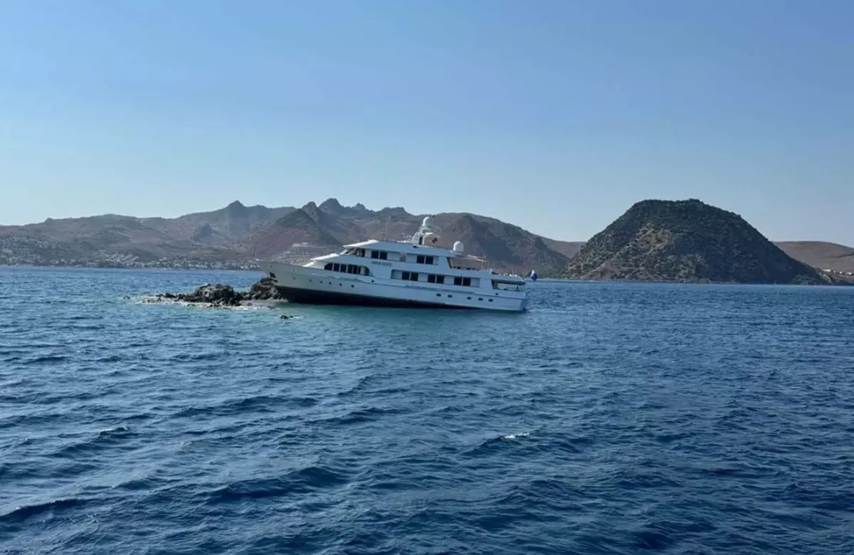 Bodrum'da 'Monte Carlo' Motoryatı Kayalıklara Çarptı