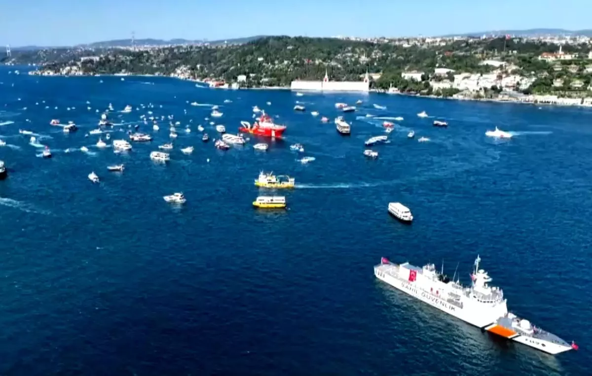 Boğaz'dan 15 Temmuz geçişi: 253 şehidin anısa 253 tekne kortejde yer alıyor