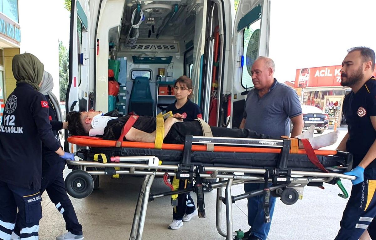 İnegöl'de Motosiklet Kazası: 17 Yaşındaki Sürücü Yaralandı