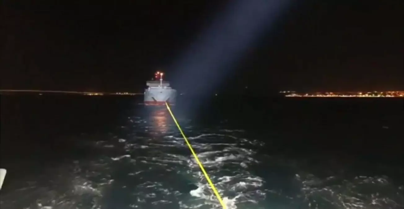 Çanakkale Boğazı'nda Makine Arızası Yapan Geminin Kurtarılması