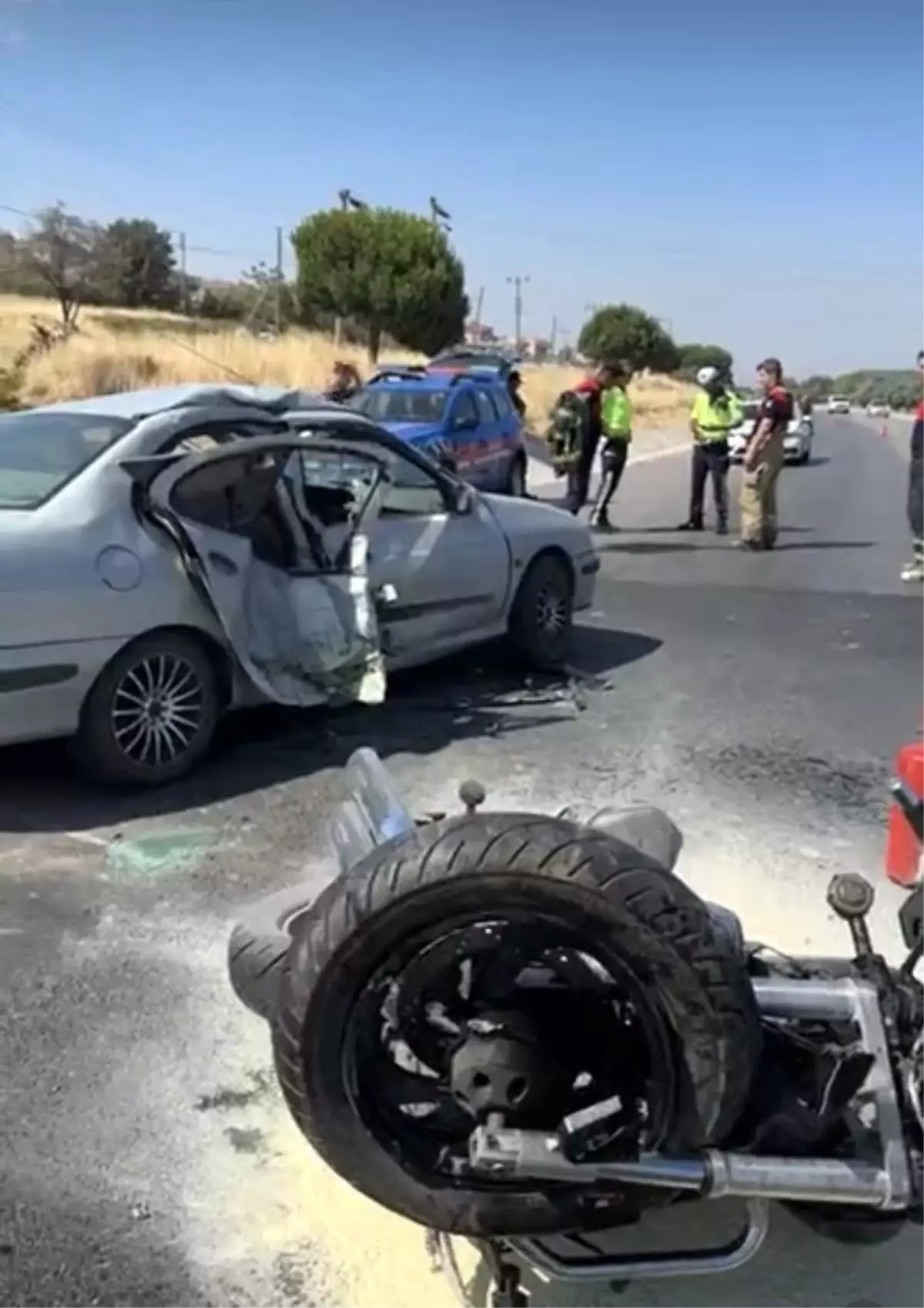 Çanakkale'de Motosiklet ve Otomobil Çarpıştı: 6 Yaralı