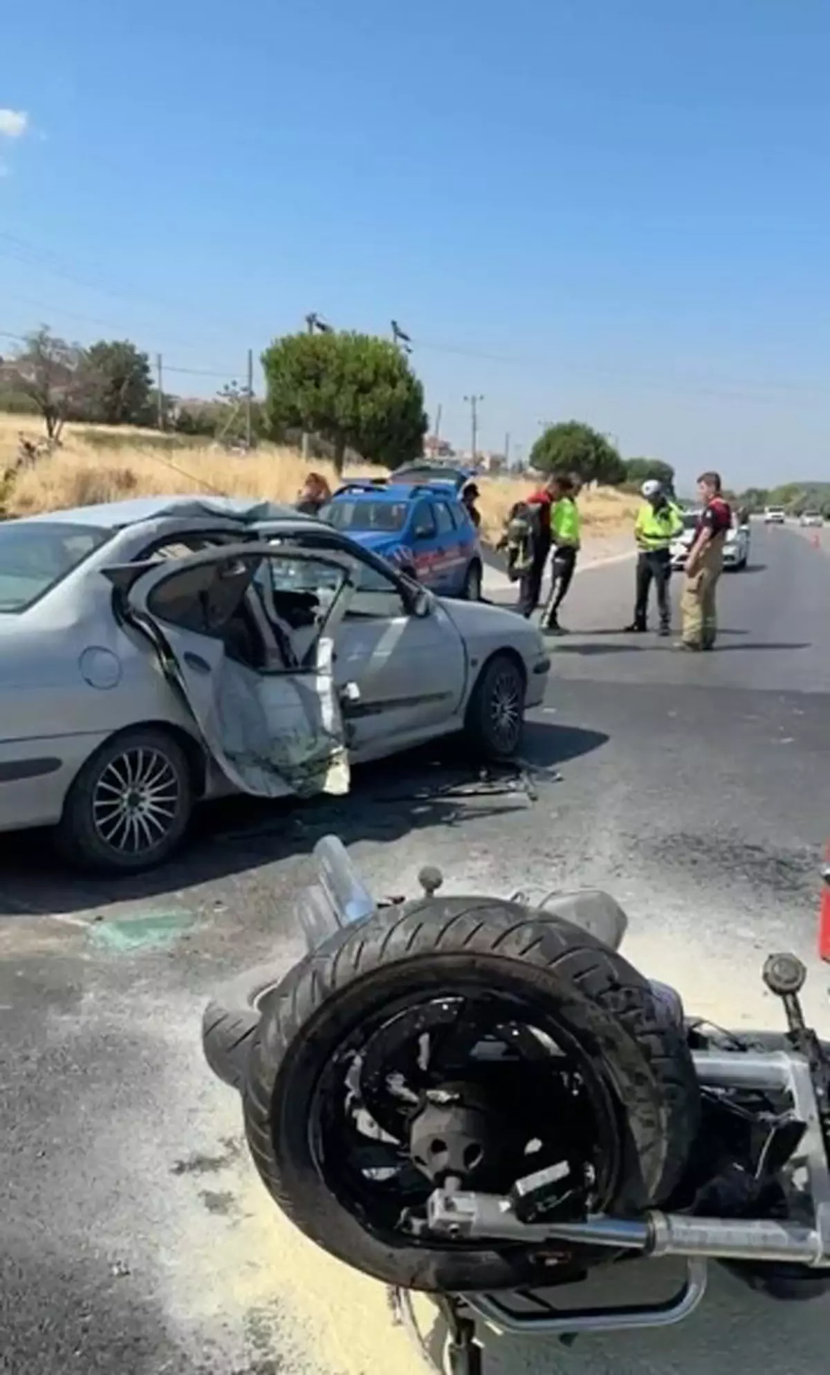 Çanakkale'de Otomobil ve Motosiklet Çarpıştı: 6 Yaralı