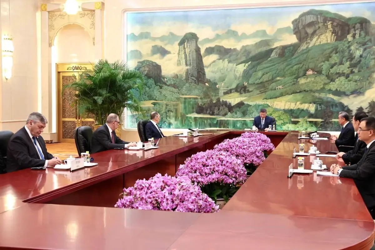 Lavrov, Xi Jinping ile Görüştü