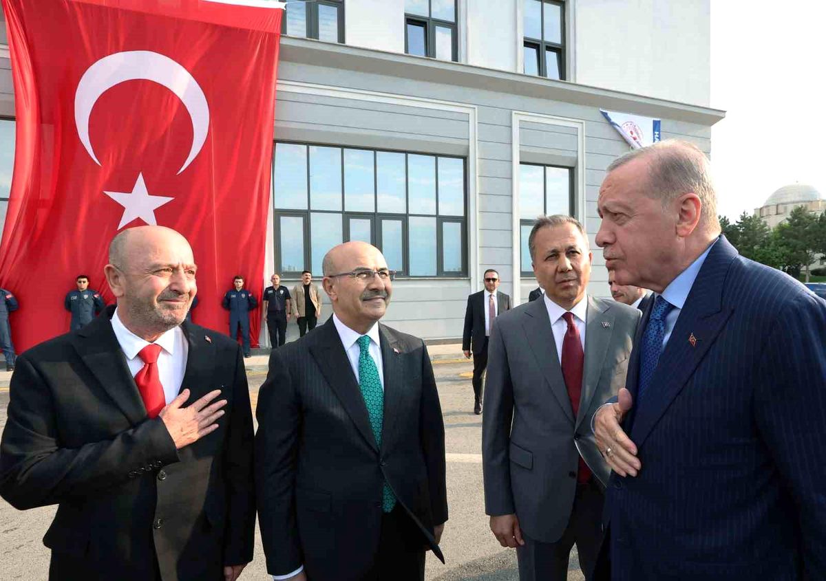 Cumhurbaşkanı Erdoğan: 'Devletine ihanet edenler, milletine kurşun sıkanlar, ruhunu 1 dolara satan alçaklar bunun bedelini mutlaka ödeyecekler'