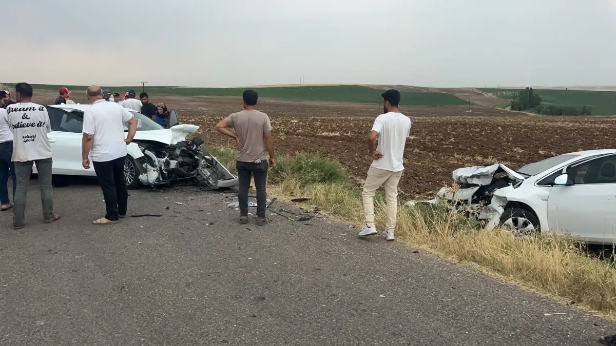 Diyarbakır'da Kafa Kafaya Çarpışma: 1'i Ağır 5 Yaralı