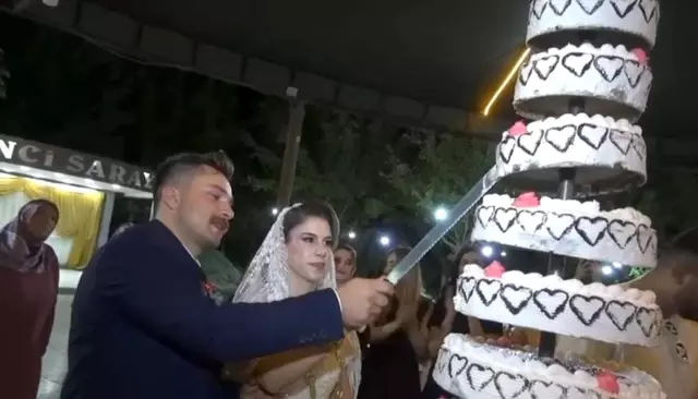The wedding cake hospitalized 60 people