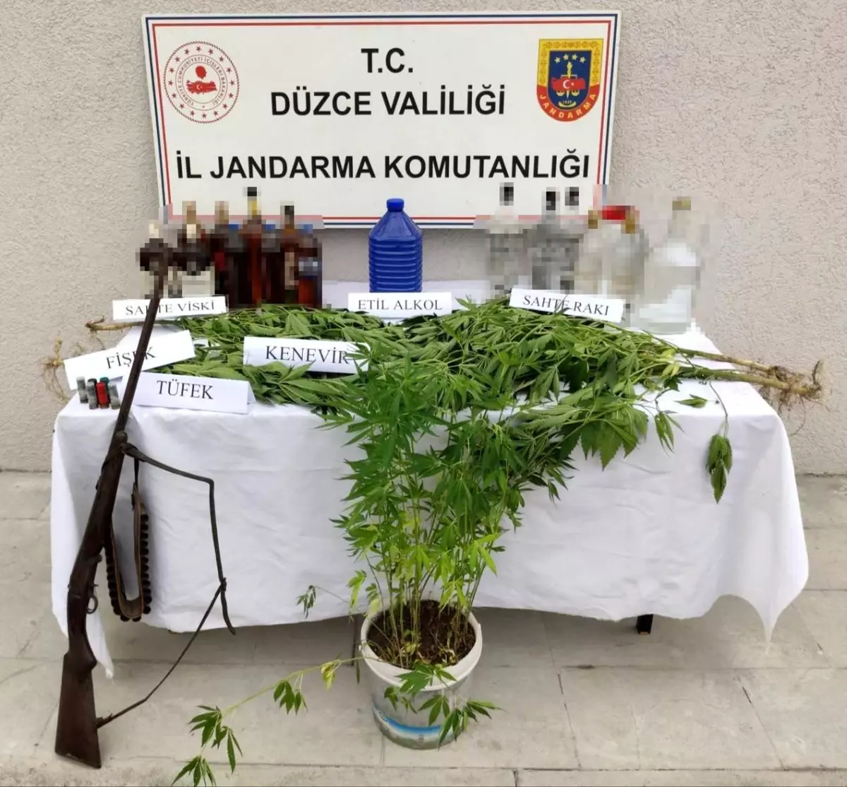 Düzce'de Uyuşturucu Operasyonu: 46 Kişi İşlem Gördü, 6 Kişi Tutuklandı