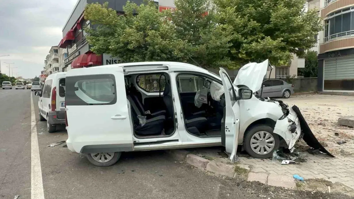 Elazığ'da Zincirleme Trafik Kazası: 3 Yaralı