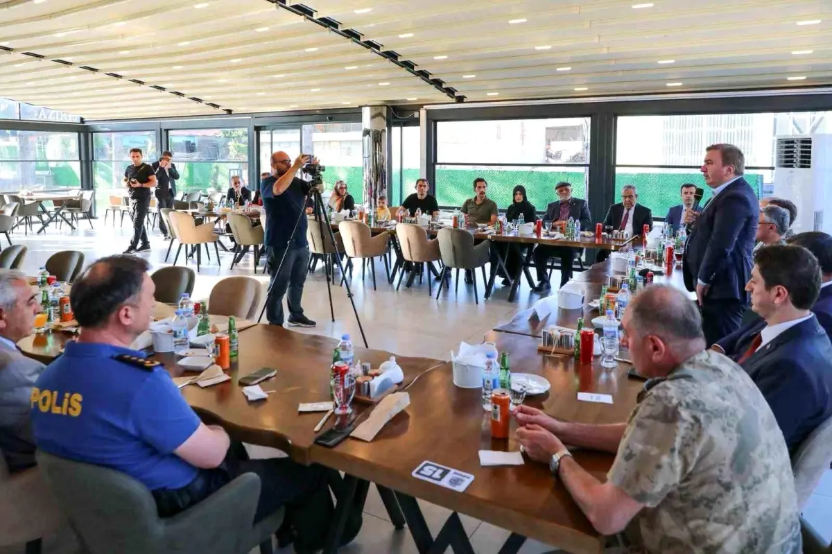 Erzincan'da 15 Temmuz Anma Yemeği: Vali Aydoğdu Şehit Aileleriyle Bir Araya Geldi