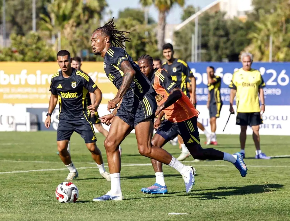 Fenerbahçe, Portekiz'de Çift Antrenmanla Hazırlıklarını Sürdürüyor