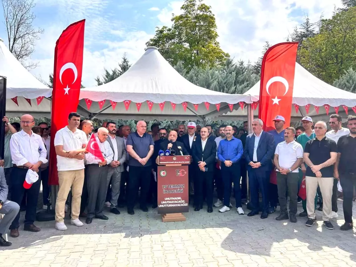 HAK-İŞ'ten 15 Temmuz Şehitliği'ne ziyaret