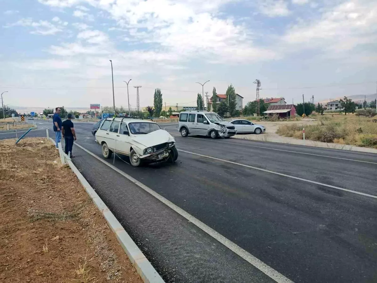 Isparta'da Trafik Kazası: 3 Yaralı